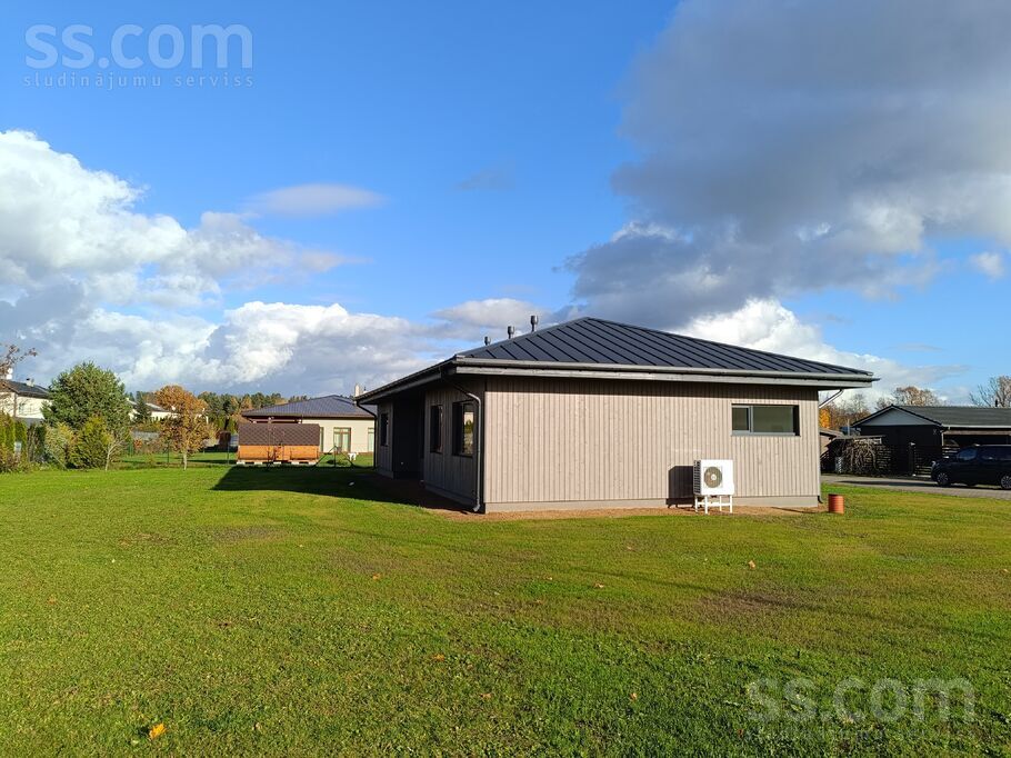 Zvejnieku iela 13, Ogre un raj., Ikšķile — maja