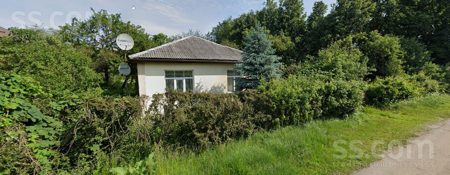 Kārsavas 33, Rīga — maja