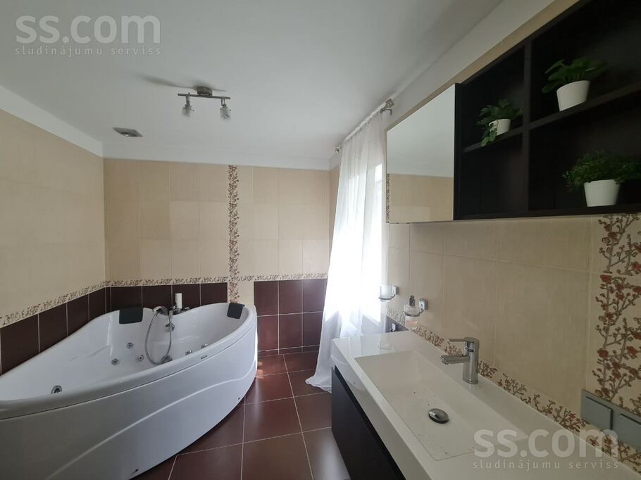 Mazā paradīze, Kuldīga un raj., Īvandes pag. — maja