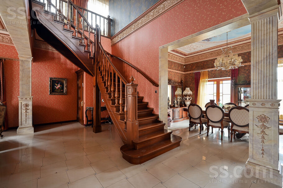 Omnibusa iela 8b, Jūrmala — maja