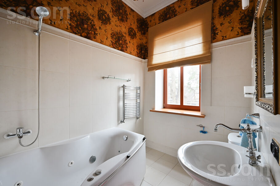 Omnibusa iela 8b, Jūrmala — maja