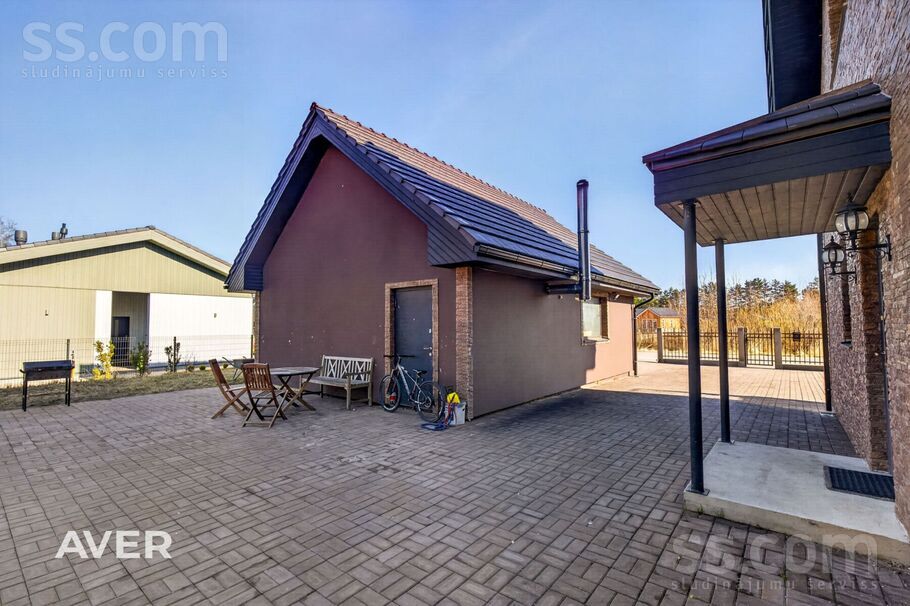 Mencu iela 17, Garupe, Carnikavas nov. — maja