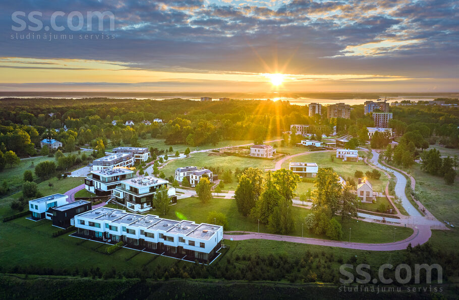 Jaunā Mežaparka 5, Rīga — zeme