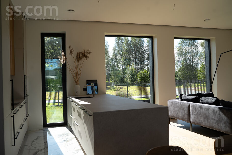 Viktorijas, Dzilnuciems, Rīgas rajons, Babītes pag. — maja