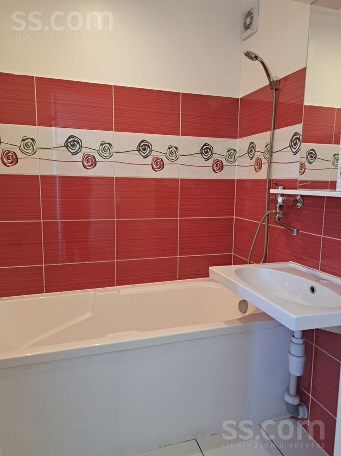 Skolas 2, Zirņi, Saldus un raj., Zirņu pag. — dzivoklis