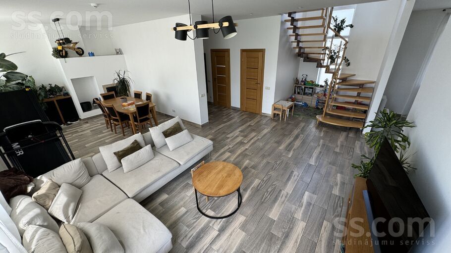 Vīnkalnu iela 37, Mārupe, Rīgas rajons, Mārupes pag. — maja