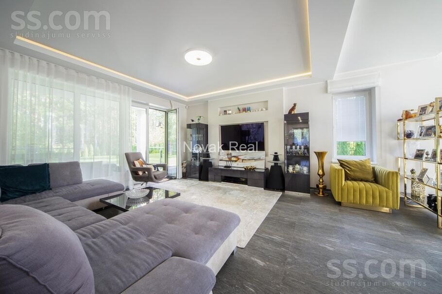 Ezeru iela 17, Jūrmala — maja