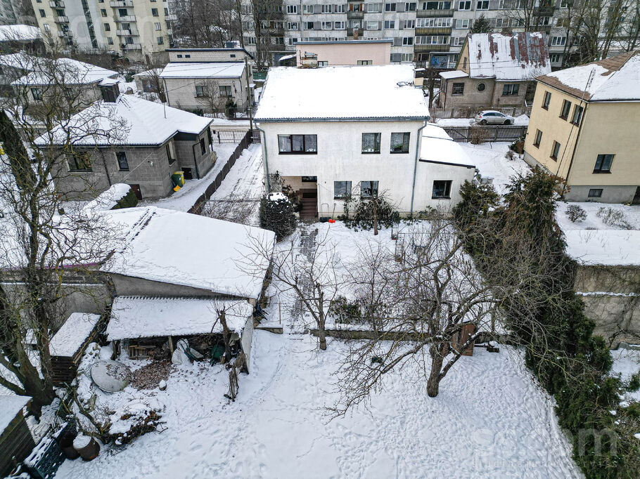 Zileņu 8, Rīga — maja