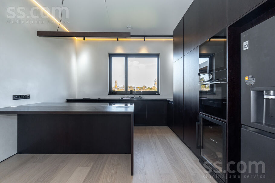 Mežavēju iela 8, Mārupe, Rīgas rajons, Mārupes pag. — maja