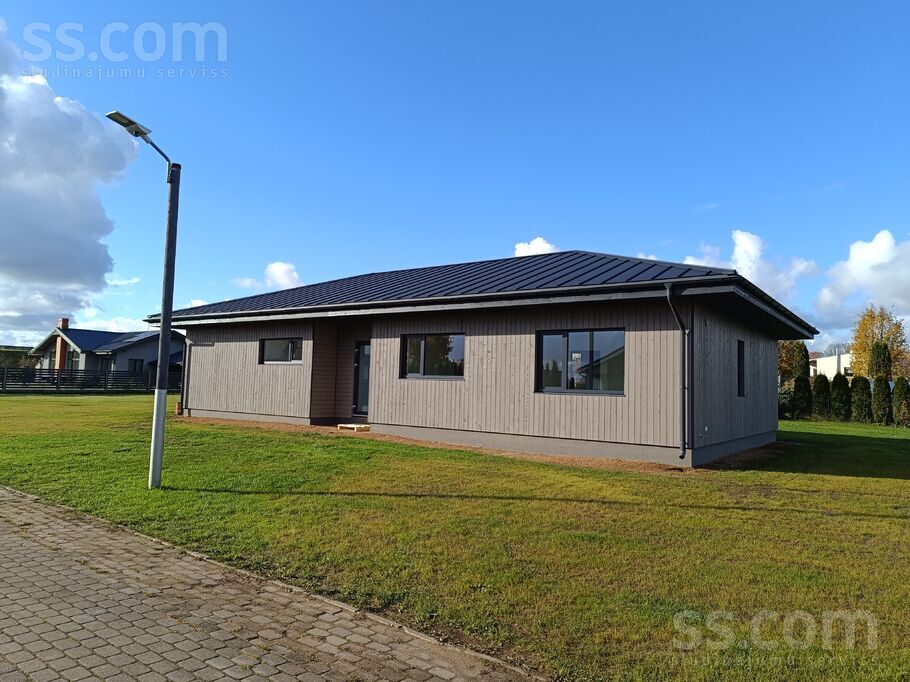 Zvejnieku iela 13, Ogre un raj., Ikšķile — maja