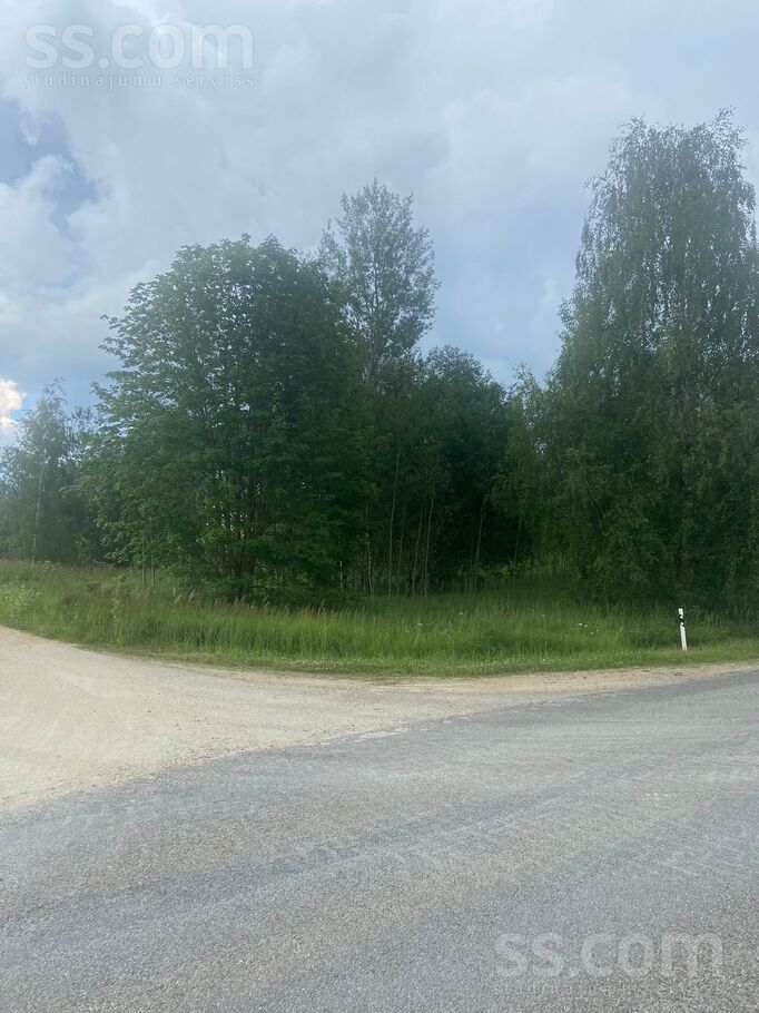 Akmeņkalns, Ludza un raj., Ludza — zeme