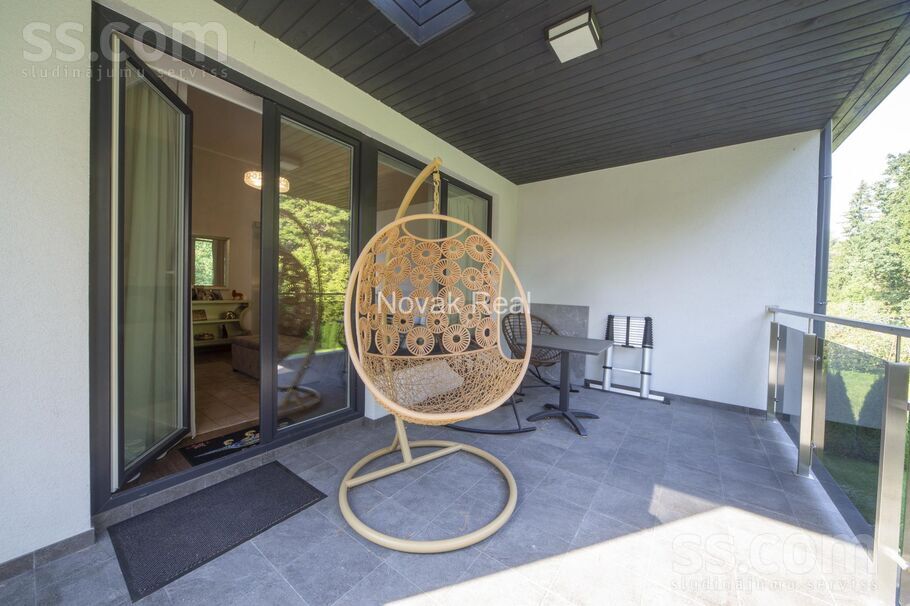 Ezeru iela 17, Jūrmala — maja