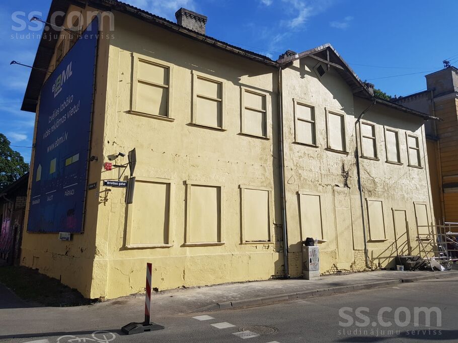 Brīvības gatve 212a, Rīga — maja