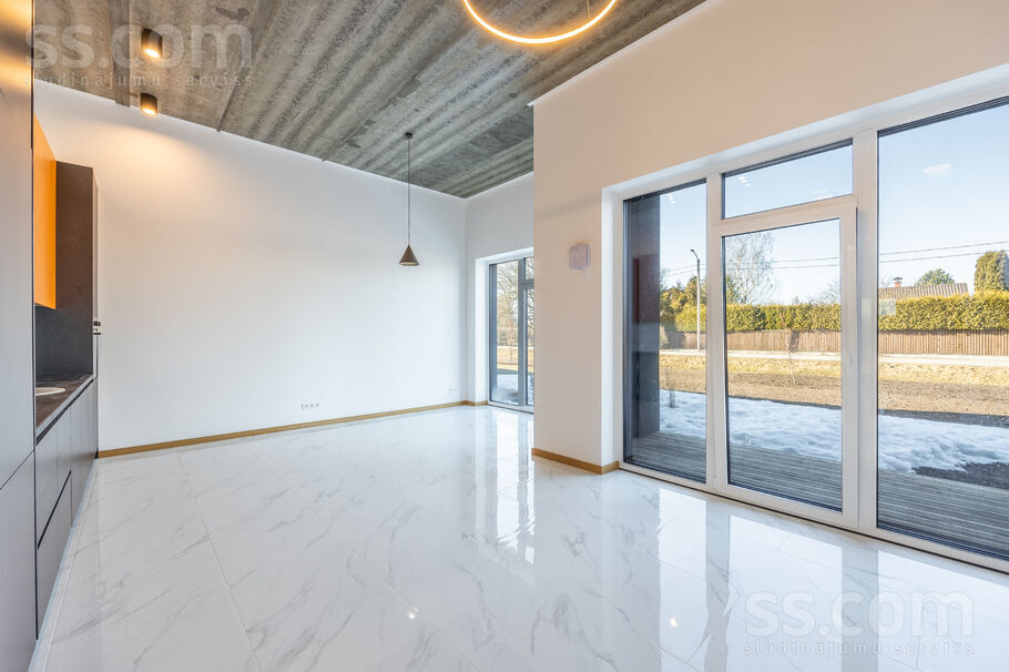 Rītausmas iela 1, Mārupe, Rīgas rajons, Mārupes pag. — maja