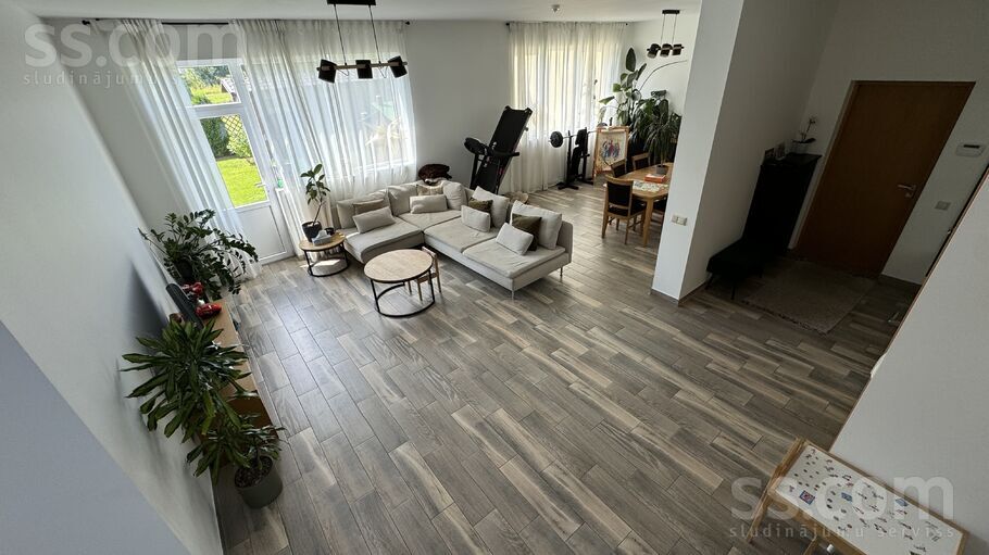 Vīnkalnu iela 37, Mārupe, Rīgas rajons, Mārupes pag. — maja