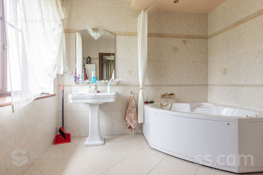 Ezera 16, Baltezers, Rīgas rajons, Ādažu nov. — maja