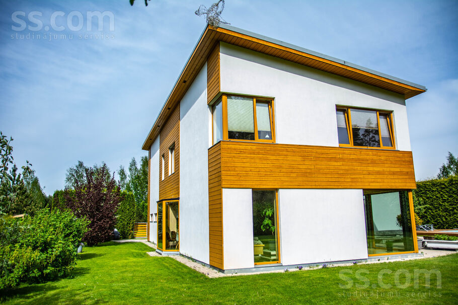 Amoliņu iela, Iecēni, Jelgava un raj., Cenu pag. — maja