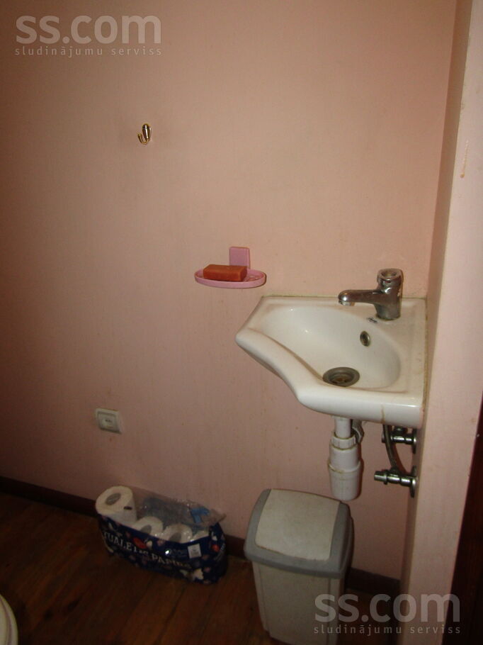 Ziedugravas iela 1, Valka un raj., Strenči — maja