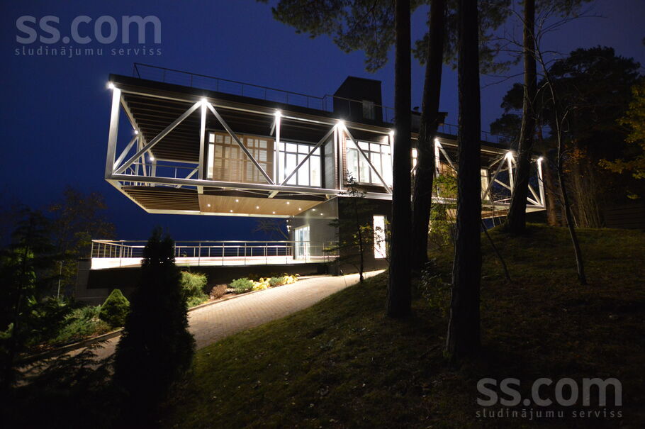 Ezermalas 44, Rīga — maja