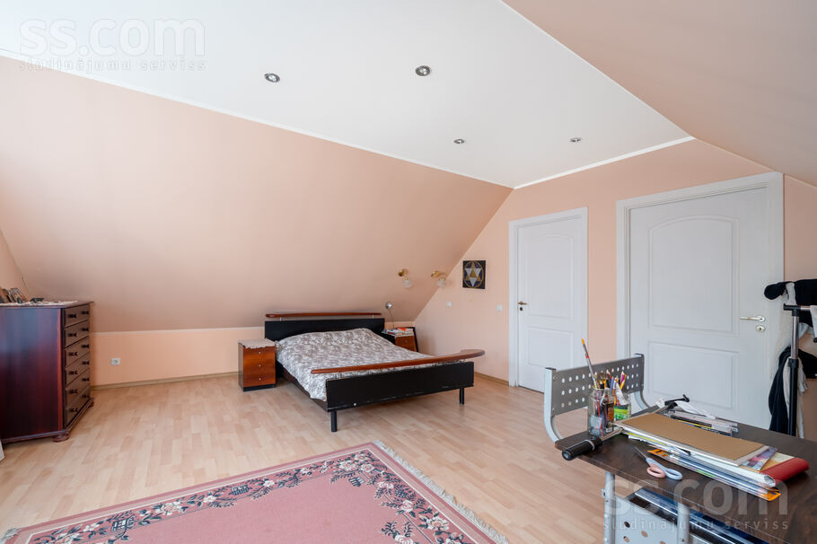 Meža prospekts 61, Jūrmala — maja