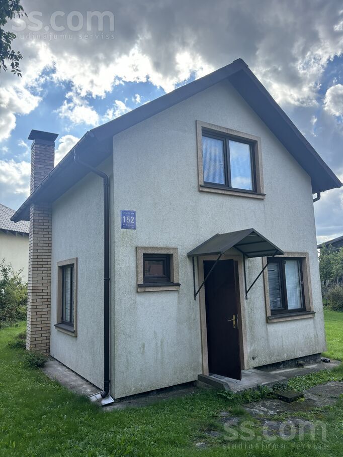 Dārziņu 152, Rīga — maja