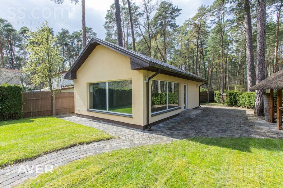 Kuģu iela 15, Jūrmala — maja