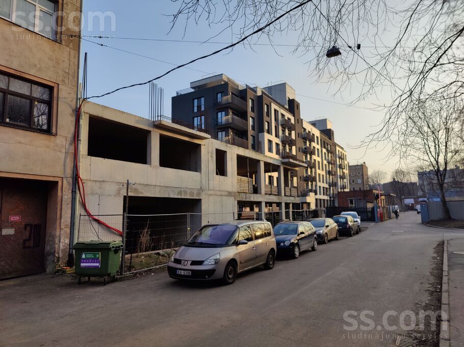 Dainas 8, Rīga — zeme