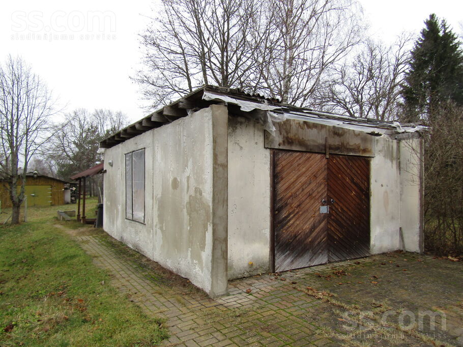 Ziedugravas iela 1, Valka un raj., Strenči — maja