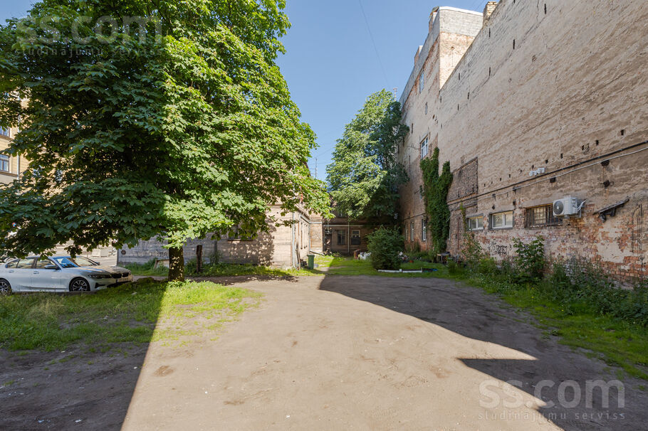 Čaka 112, Rīga — maja