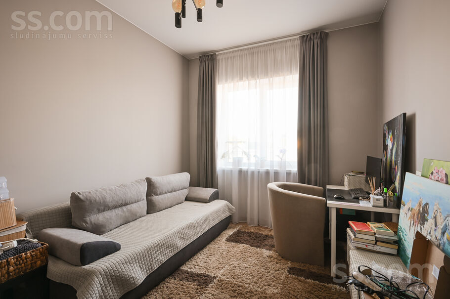 Mango iela 1, Mežāres, Rīgas rajons, Babītes pag. — maja