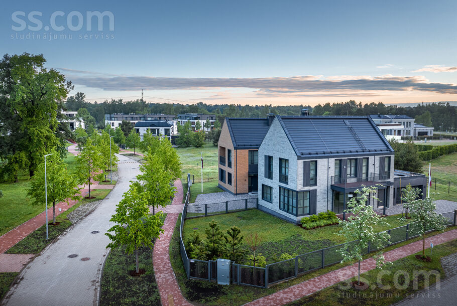 Jaunā Mežaparka 3, Rīga — zeme