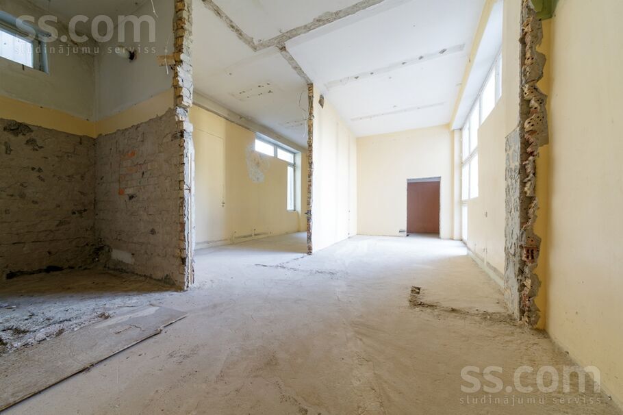 Eizenšteina 57/1, Rīga — maja