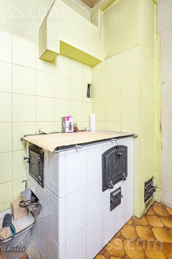 Dombrovska 18, Rīga — maja