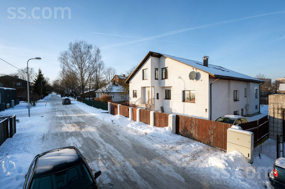 Kārsavas 21, Rīga — maja