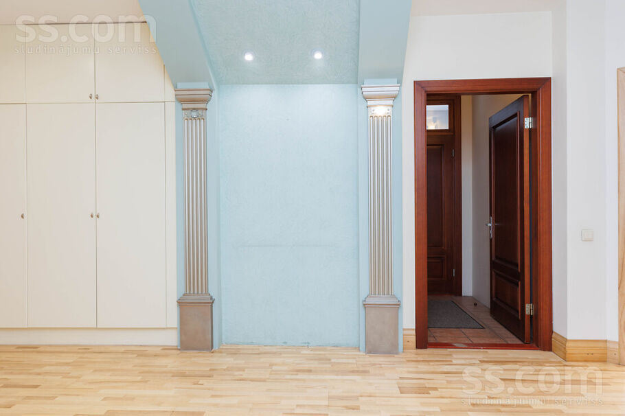 Jauniela 15, Rīga — maja