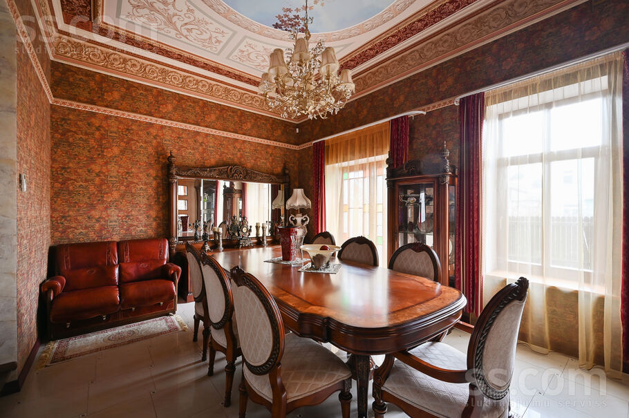 Omnibusa iela 8b, Jūrmala — maja