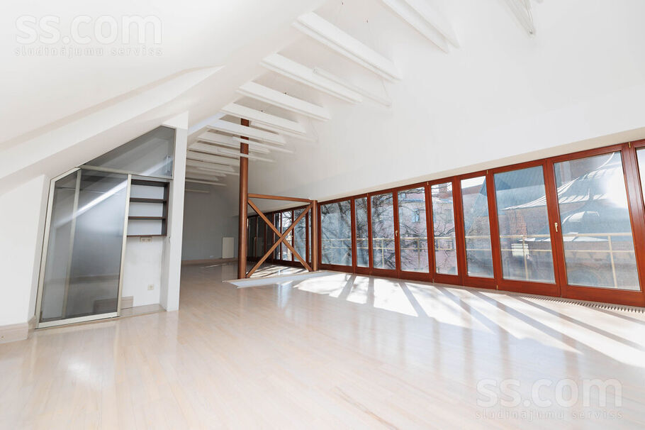 Jauniela 15, Rīga — maja