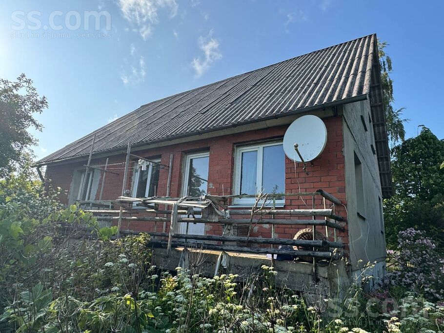 Ābeļziedi, Zūras, Ventspils un raj., Vārves pag. — maja