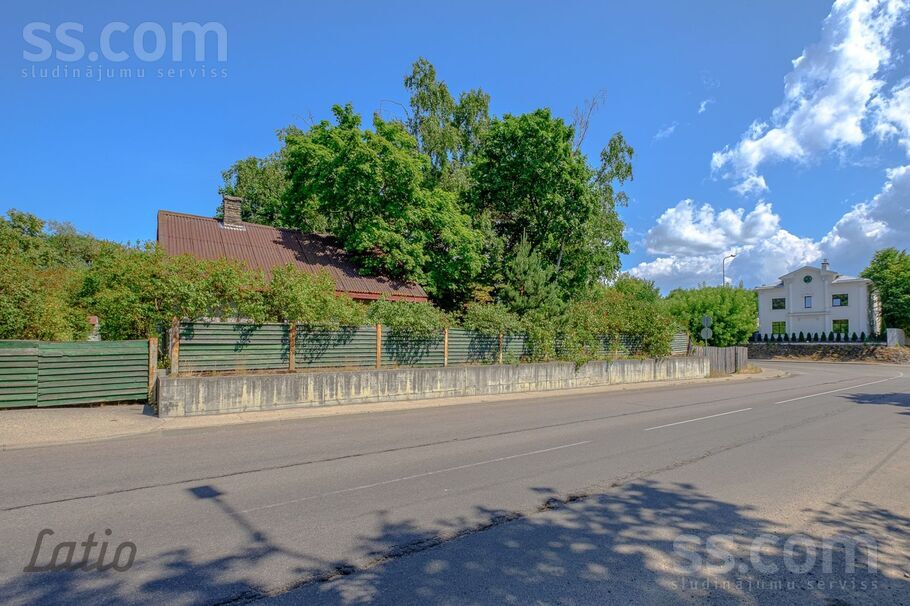 Dombrovska 18, Rīga — maja