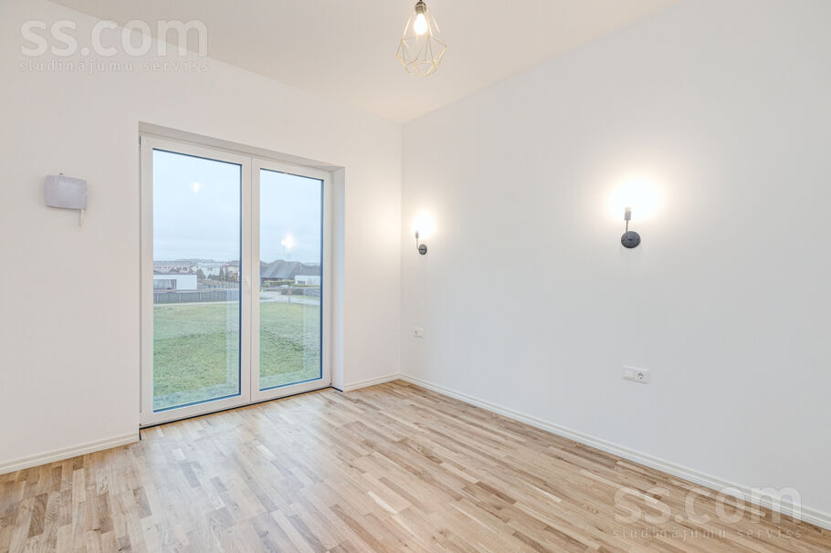 Rītausmas iela 1, Mārupe, Rīgas rajons, Mārupes pag. — maja