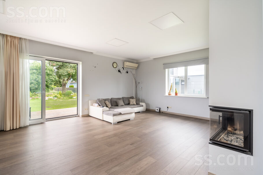 Silaputniņu iela, Mārupe, Rīgas rajons, Mārupes pag. — maja