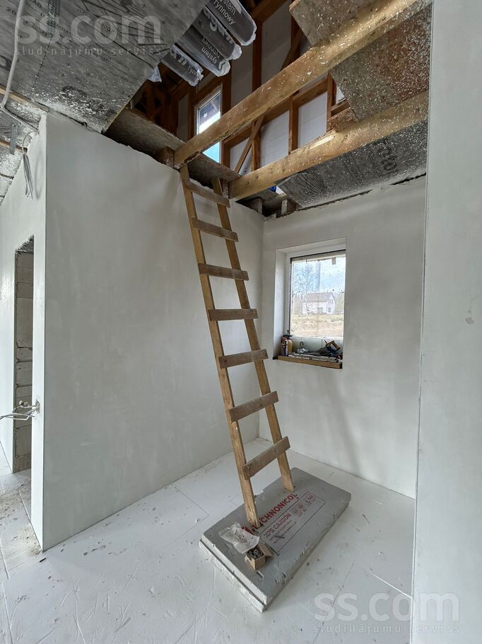 Lielkalni, Tīnūži, Ogre un raj., Ikšķiles l. t. — maja