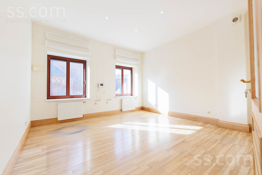 Jauniela 15, Rīga — maja