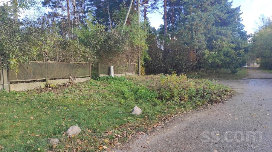 Vējdzirnavu 25, Rīga — zeme