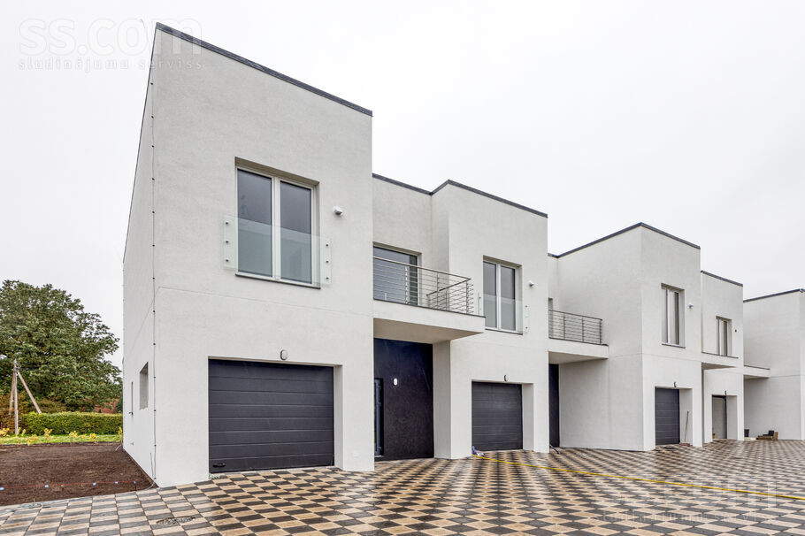 Rītausmas iela 1, Mārupe, Rīgas rajons, Mārupes pag. — maja