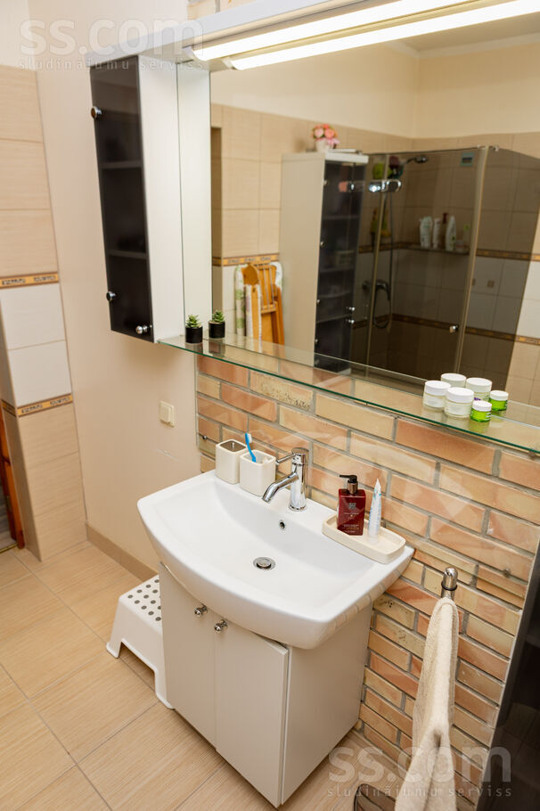 Zīdas, Miltiņi, Dobele un raj., Bērzes pag. — maja