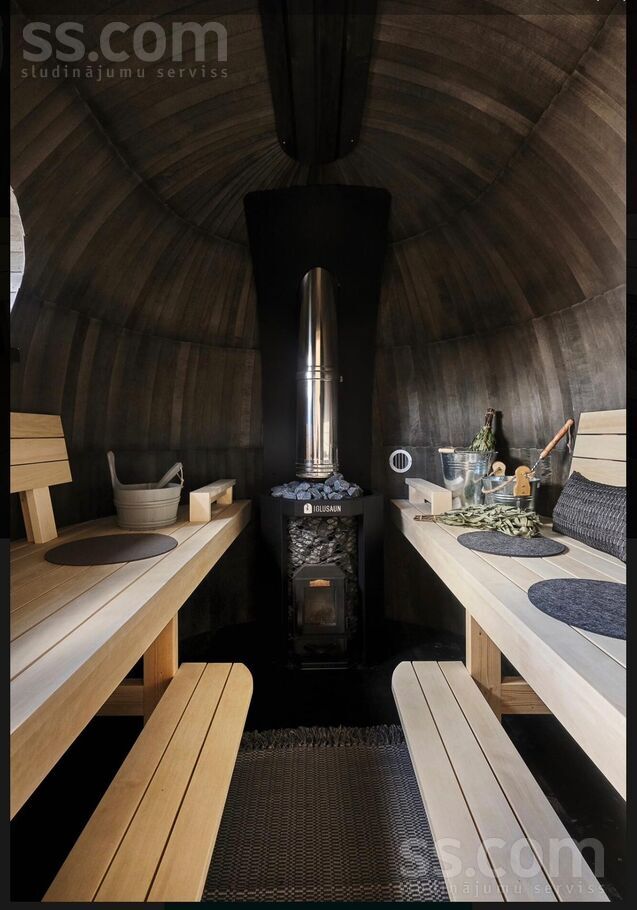 Plūmes/oāzes, Mazirbe, Talsi un raj., Kolkas pag. — maja