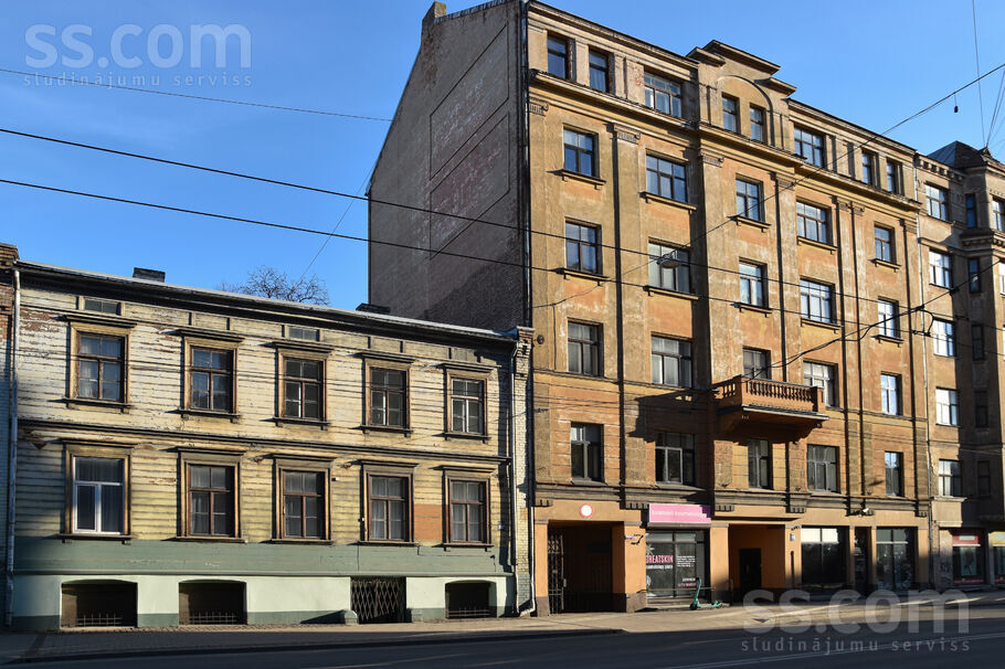 Čaka 86, Rīga — maja