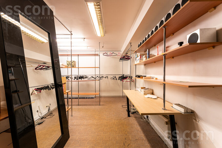 Vaļņu 4, Rīga, Vecrīga — telpa