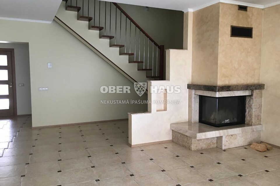 Zaļā iela 3, Jūrmala